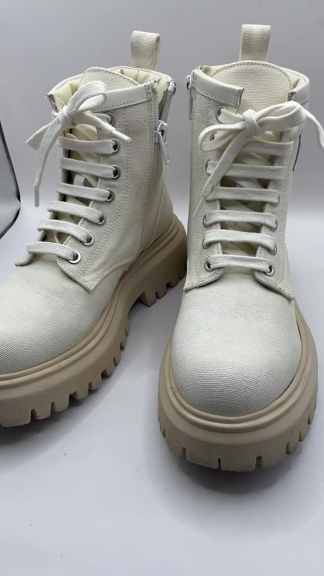 Химчистка белых текстильных ботинок