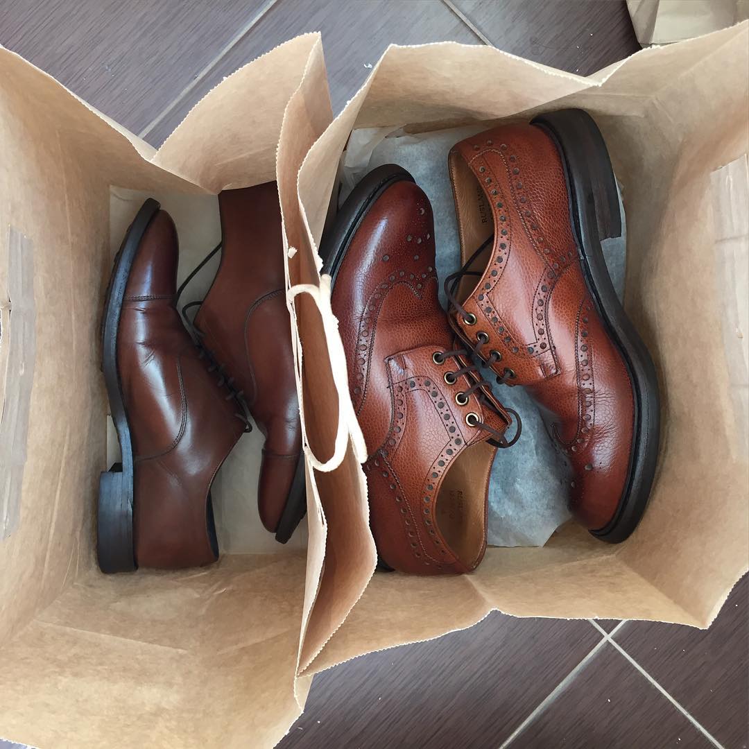 Коричневые броги в крафтовом пакете